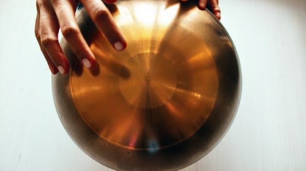 Débuter avec le handpan : guide des techniques essentielles